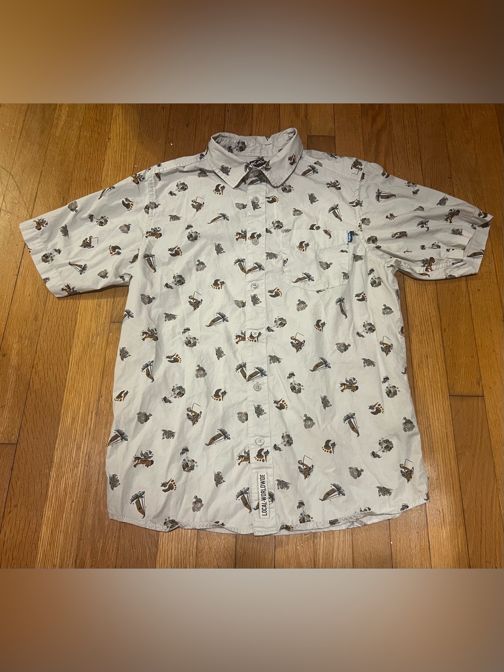 Kavu Men's Short-Sleeve White Button-Up Shirt Brown and Gray big ft Print